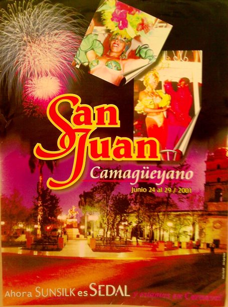 Texto colorido que promociona la festividad de San Juan en Camagüey, con fuegos artificiales.